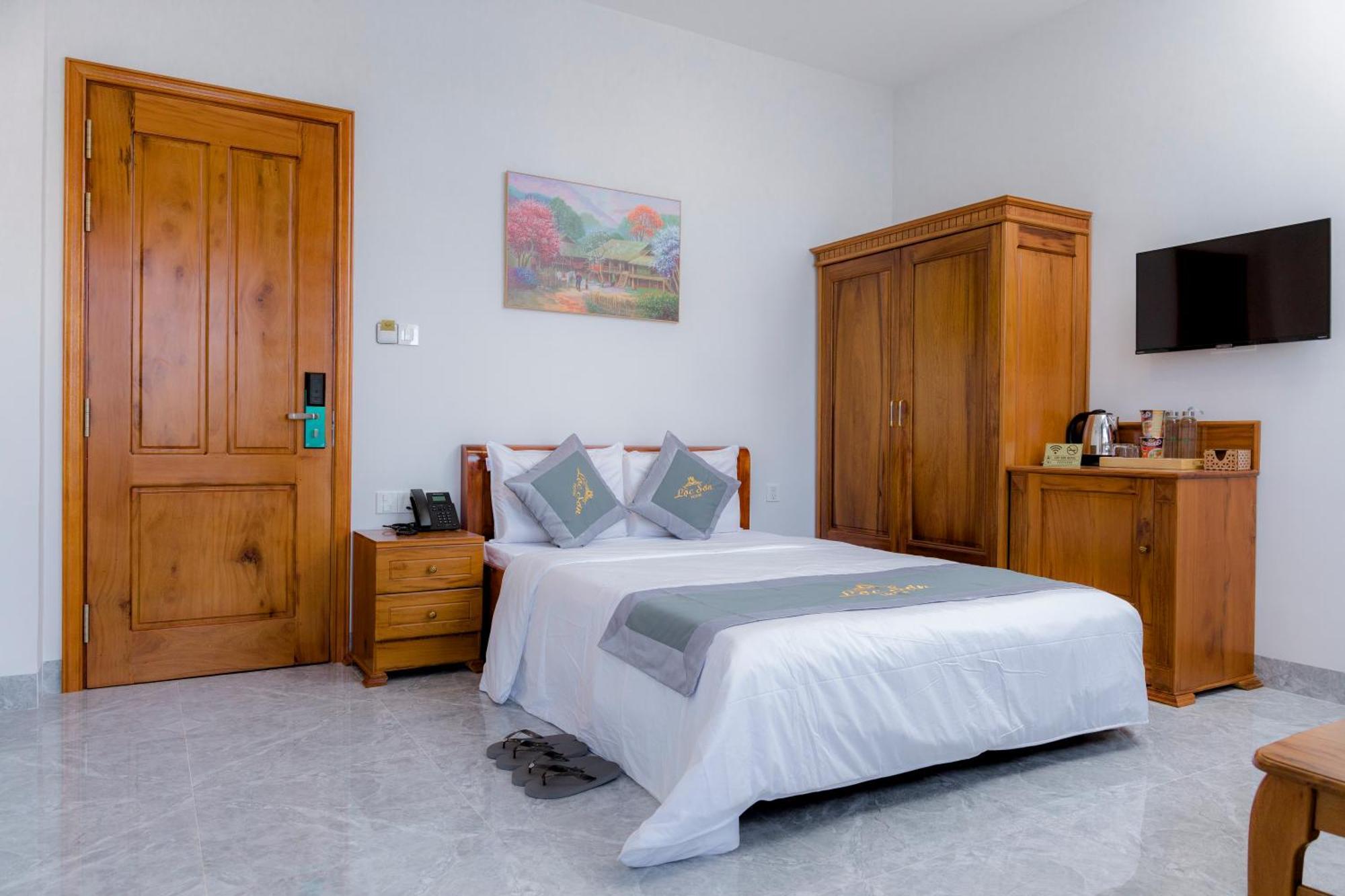 Loc Son Hotel Buon Ma Thuot Εξωτερικό φωτογραφία